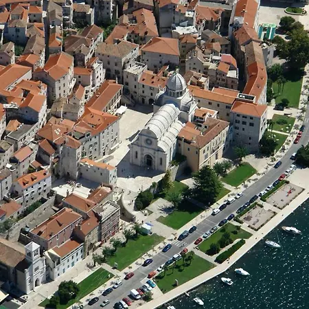 Bruno - Parking Included Apartment Sibenik