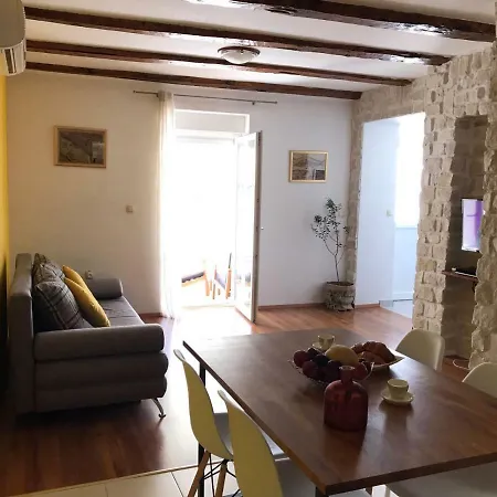Bruno - Parking Included Apartment Sibenik