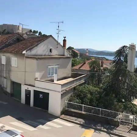 Bruno - Parking Included Apartment *