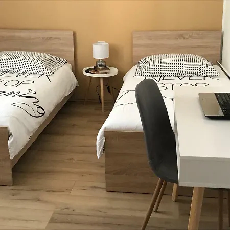 Bruno - Parking Included * Szybenik