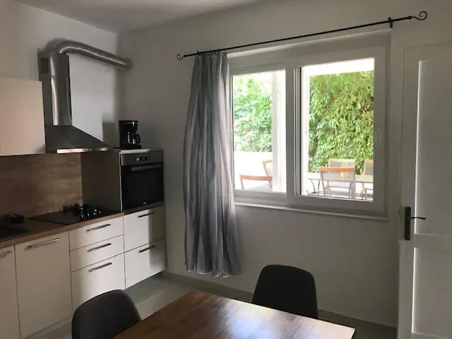 Bruno - Parking Included 아파트 시베니크