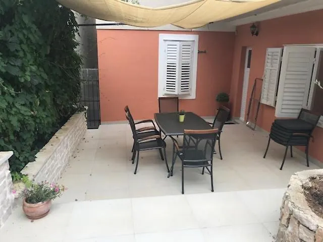 Bruno - Parking Included 아파트