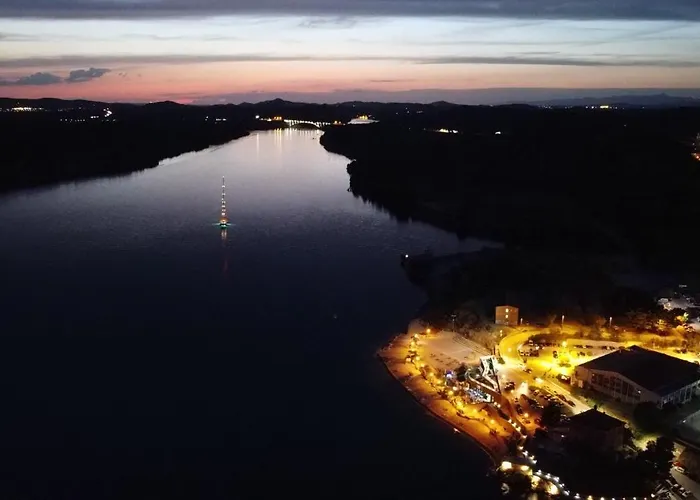 Bruno - Parking Included 아파트 시베니크