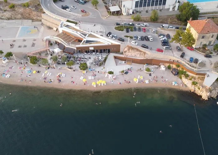 Bruno - Parking Included *