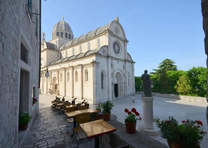 Bruno - Parking Included *