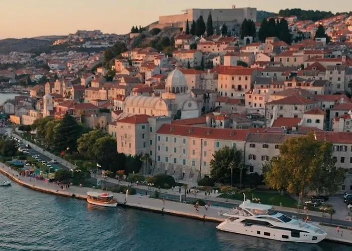 Bruno - Parking Included 아파트 *