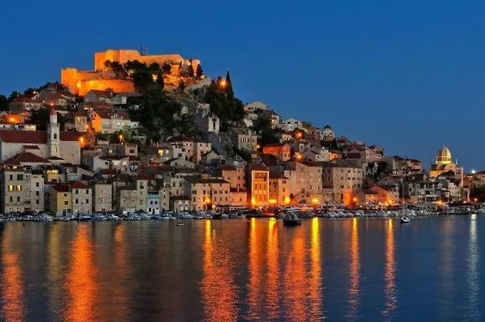 Bruno - Parking Included * 시베니크