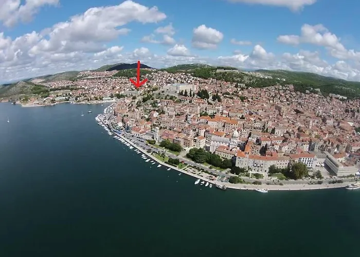 Bruno - Parking Included 시베니크