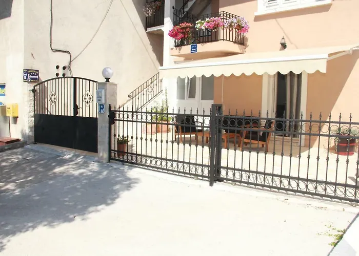 Bruno - Parking Included * 시베니크