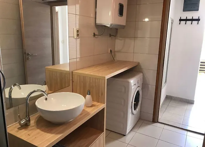 Bruno - Parking Included