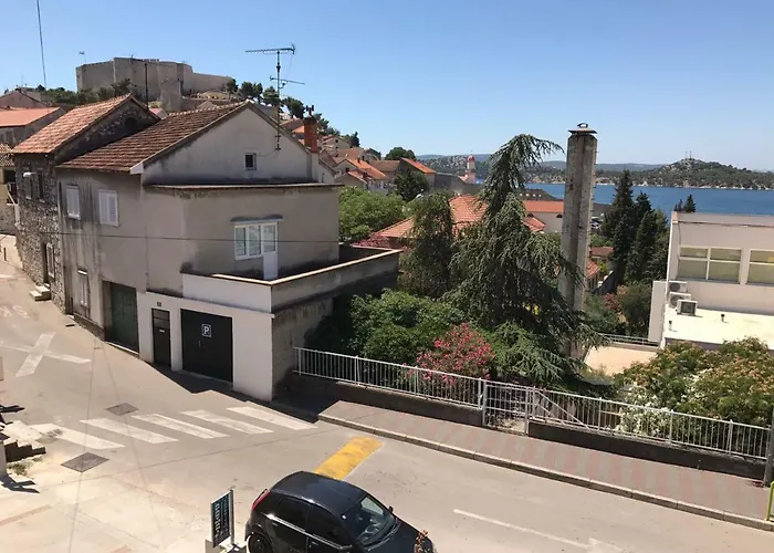 Bruno - Parking Included *