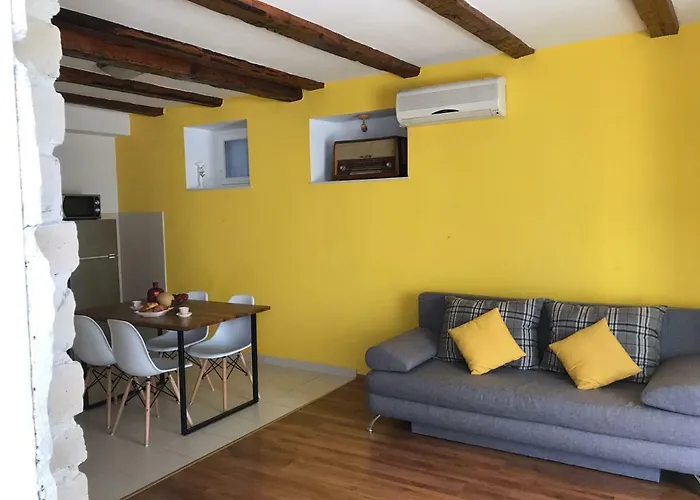 Bruno - Parking Included