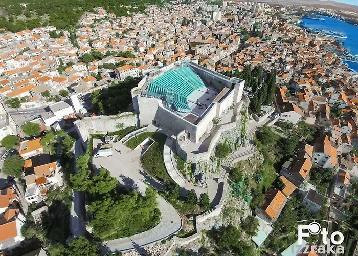 Bruno - Parking Included 아파트