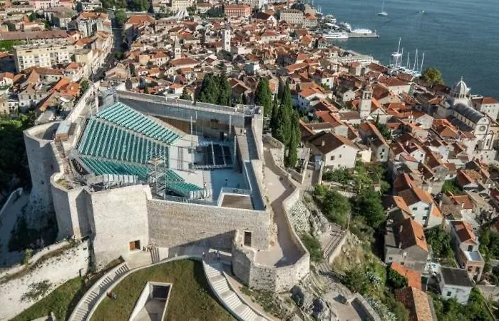 Bruno - Parking Included