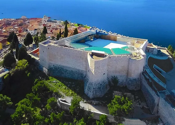 Bruno - Parking Included 시베니크