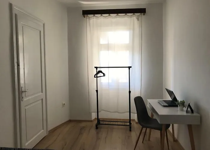 Bruno - Parking Included 아파트